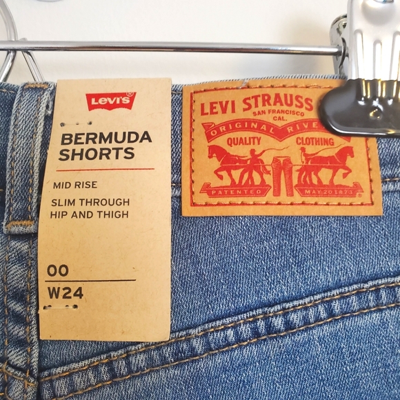 Levi's Womens Bermuda Shorts Mid Rise - Picture 11 of 16
